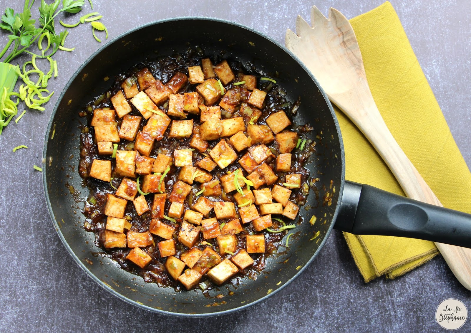 Tofu au poireau en sauce asiatique